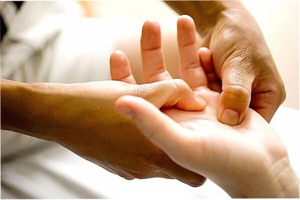 Therapeutic massage will help relieve finger joint pain